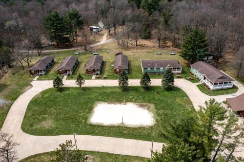 Sleeps 6, Fully Furnished, On-site Dining & Fun in Neillsville, USA