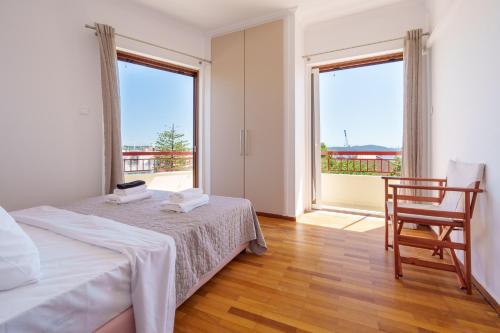 Four-Bedroom Apartment with Balcony  image 5