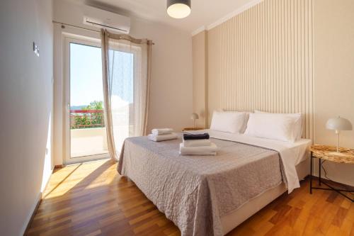 Four-Bedroom Apartment with Balcony  image 10