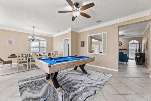 Amazing Bay Villa Near NASA with Pool & Pool Table - image 13