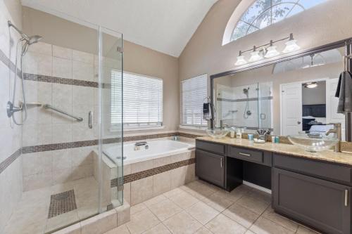 Amazing Bay Villa Near NASA with Pool & Pool Table - image 12