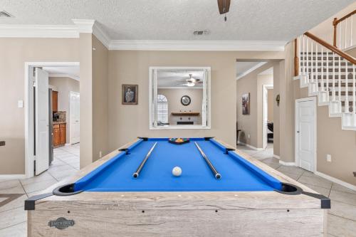 Amazing Bay Villa Near NASA with Pool & Pool Table - image 2