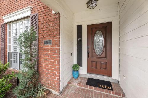 My Amazing Bay House & Pool in Clear Lake