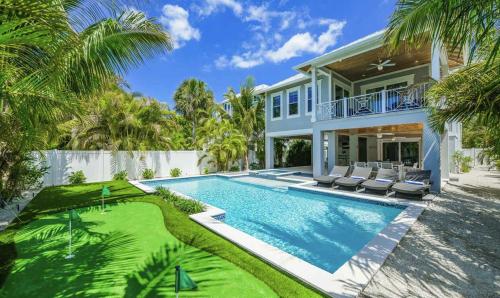 Anna Maria Beach House, 5 beds 6,5 baths, roof-top deck and pet-friendly! in Anna Maria, Vereinigte Staaten von Amerika