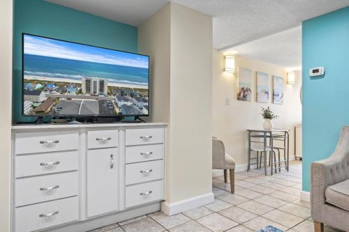 Beautiful 2 Bedroom Apartment in Cherry Grove with Stunning Views Buena Vista 402 - image 2