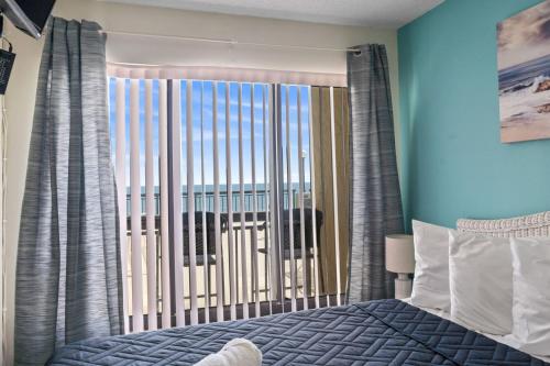 Beautiful 2 Bedroom Apartment in Cherry Grove with Stunning Views Buena Vista 402 - image 7