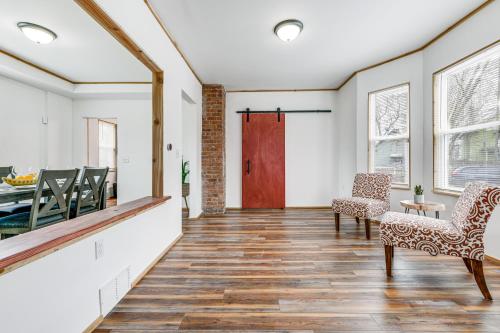 Charming Home - 2 Mi to Niagara Falls State Park! in Niagara Falls, USA