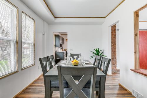 Charming Home - 2 Mi to Niagara Falls State Park! in Niagara Falls, USA