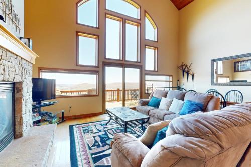 Waterside Wilderness Retreat in McHenry, USA