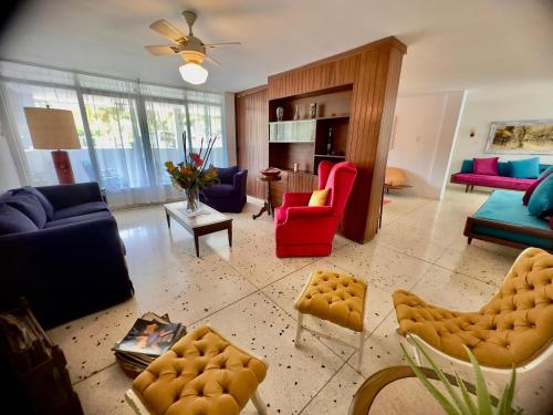 Amplio apartamento renovado con 3 habitaciones, 3 baños, terrazas, Smart TV y wifi incluidos (Apartamento Unico en Caracas 3 habitaciones, 3 banos, terrazas, hamaca, estacionamiento, smartv, wif) in San Agustin Del Norte