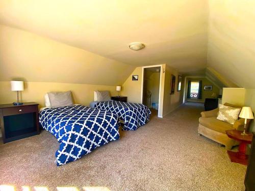 Huge Home Perfect for Big Groups in Cleveland Heights, USA