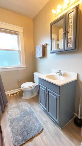 Huge Home Perfect for Big Groups in Cleveland Heights, USA