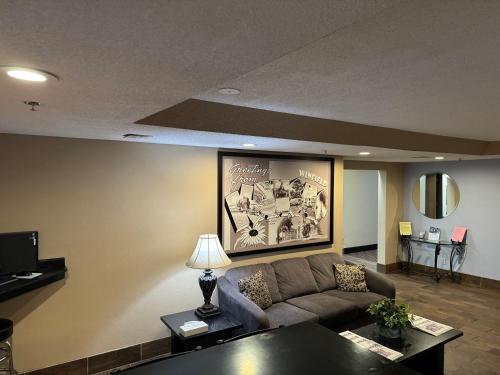 Super 8 by Wyndham Winfield-Quail Ridge Area - image 2