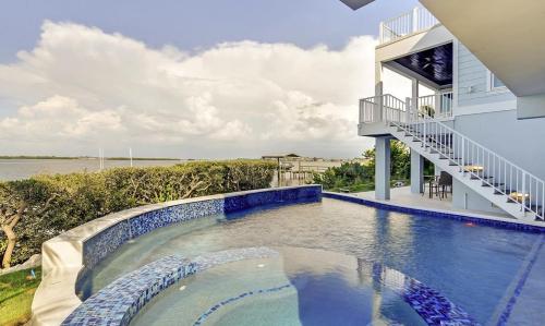 On The Rocks, 8 bed, 8,5 bath, Waterfront home with boat dock and rooftop deck