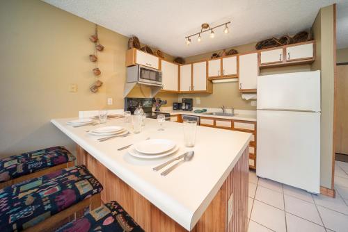 Konyha, Snowblaze Condos Building E unit 310 by Stay Winter Park in Winter Park