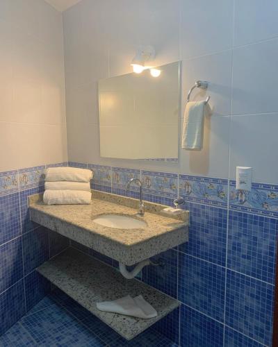 Standard Double Room image 6
