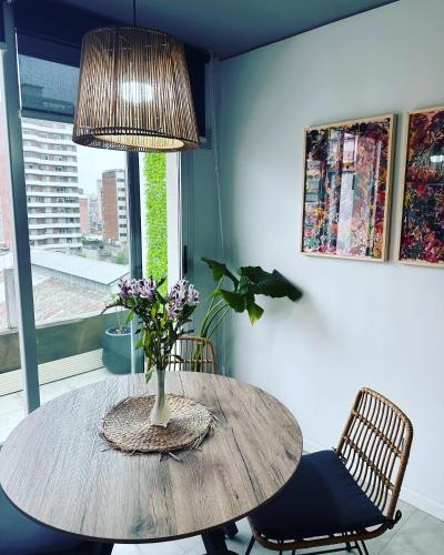 One-Bedroom Apartment image 8