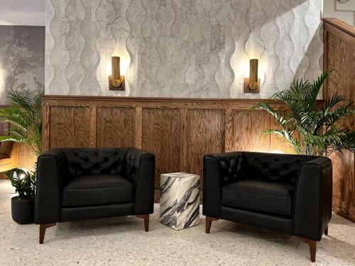 DTWN Bangor, Historic Bldg, Fast Wi-Fi, 50 in TV, Room # 204 in Bangor City Center