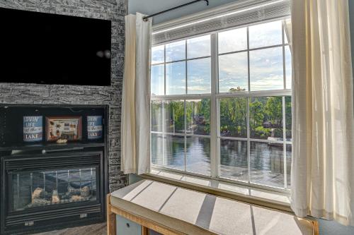 Updated Branson Condo with Lake Taneycomo Views! in Branson, USA
