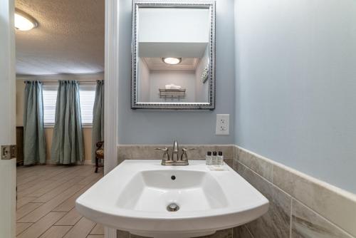 Emerald Beach Cottage - image 2