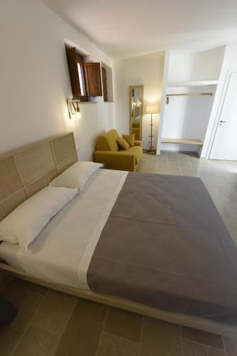 1 queen bed, 1 twin bed