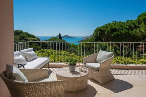 A Private Quiet Villa With Pool Fantastic Sea Views - Location saisonnière - Grasse