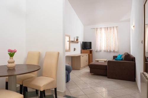 Just Meters from the sea Lavica Beachfront Apartments 2