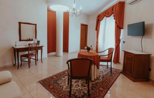 Deluxe Suite with Spa Bath