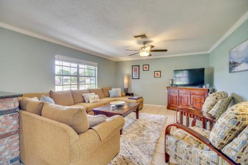 Melbourne Home with Pool and Patio, 6 Mi to Beach! in Melbourne, USA