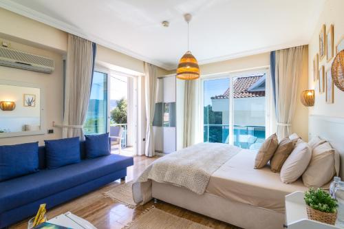 1 queen bed, 1 sofa bed