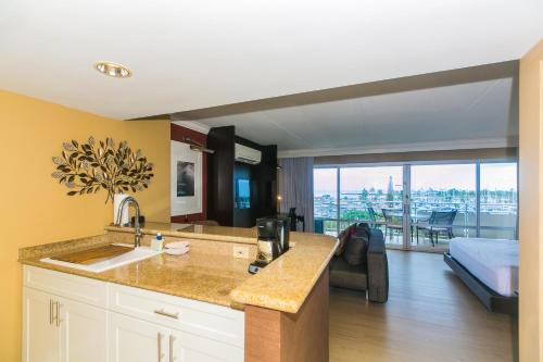 Ilikai Tower 404 - image 17