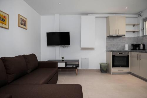 Sweet and Comfy 2BD apartment next to metro and Archeological Museum, Athens