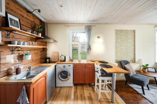 Garden Studio next to Telliskivi & Old Town, Tallinn (photo 9)