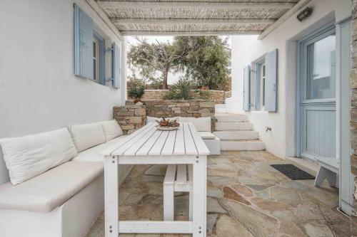 Samanti House, Leivadi Serifos