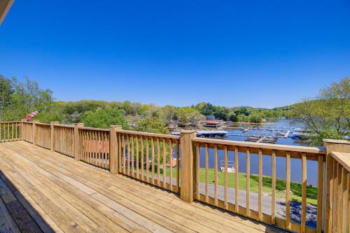Sun-Soaked Kingsport Home with Deck and Lake View - image 3