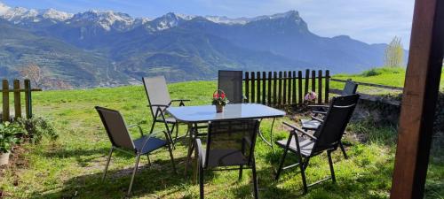 Rez de jardin, vue panoramique, plein Sud - Location saisonnière - Puy-Sanières