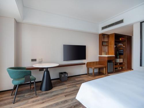 552099627 Holiday Inn Qingdao City Center by IHG - May 4th Square