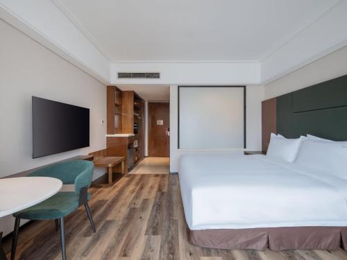 552099643 Holiday Inn Qingdao City Center by IHG - May 4th Square