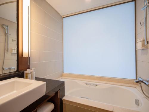 552099656 Holiday Inn Qingdao City Center by IHG - May 4th Square