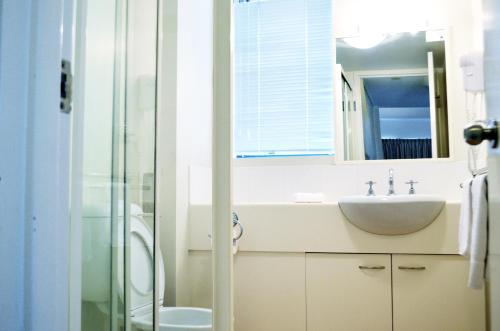 One-Bedroom Apartment with Balcony image 10