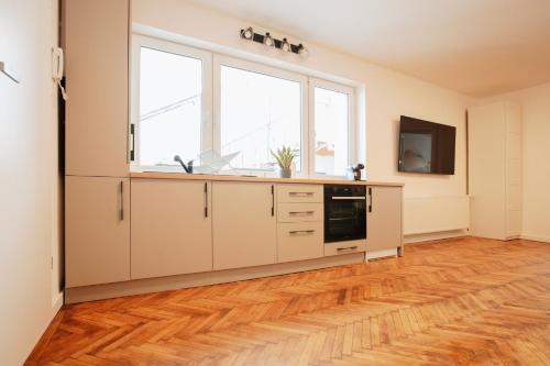 3 min to everything-Stylish-Modern-Old Fortress