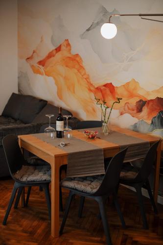 3 min to everything-Stylish-Modern-Old Fortress