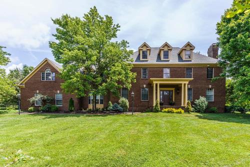 Beautiful Country Estate Basement Apartment - Richmond