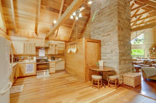 Peaceful Country Home Less Than 5 Mi to Lake Cumberland in Albany, USA
