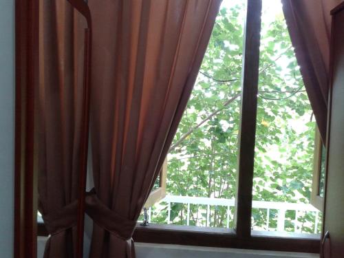 อุทรยา เกสต์ (Oudarya Guest) in โปลอนนารุวา