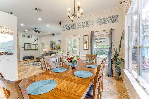 Pool, Hot Tub and BBQ Family Home in Round Rock Pool, Hot Tub and BBQ Family Home in Round Rock