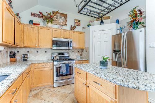 Pool, Hot Tub and BBQ Family Home in Round Rock Pool, Hot Tub and BBQ Family Home in Round Rock