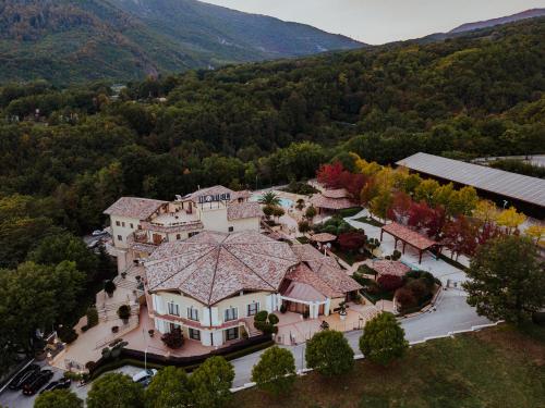 San Raffaele Hotel Restaurant & Resort in Castelluccio Superiore