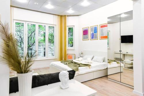 Duplex Condo Prime Location 2BTH 2 Studios, Sofia