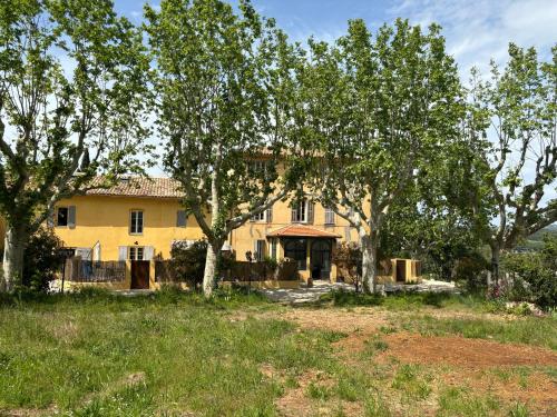 Havre de paix au sein d'un T3 d'une bastide aixoise Havre de paix au sein d'un T3 d'une bastide aixoise